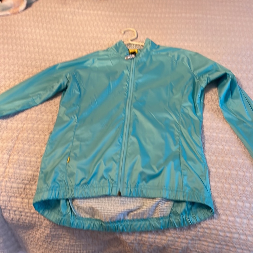Wind breaker - Picture 2 of 7